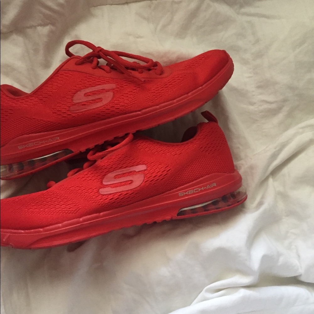 Athletic shoes